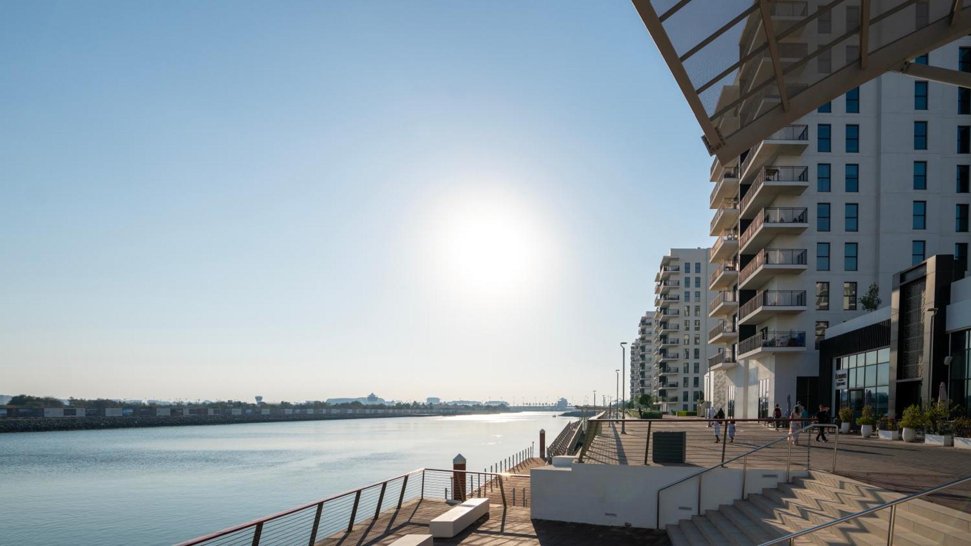 Apartment Ferrari World & Seaworld - Luxe 2bhk Canal View Abu Dhabi