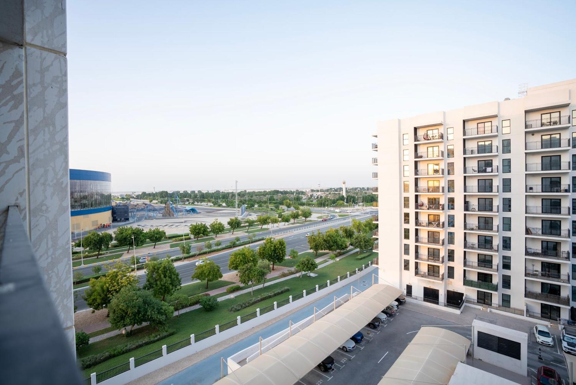 Apartment Ferrari World & Seaworld - Luxe 2bhk Canal View *