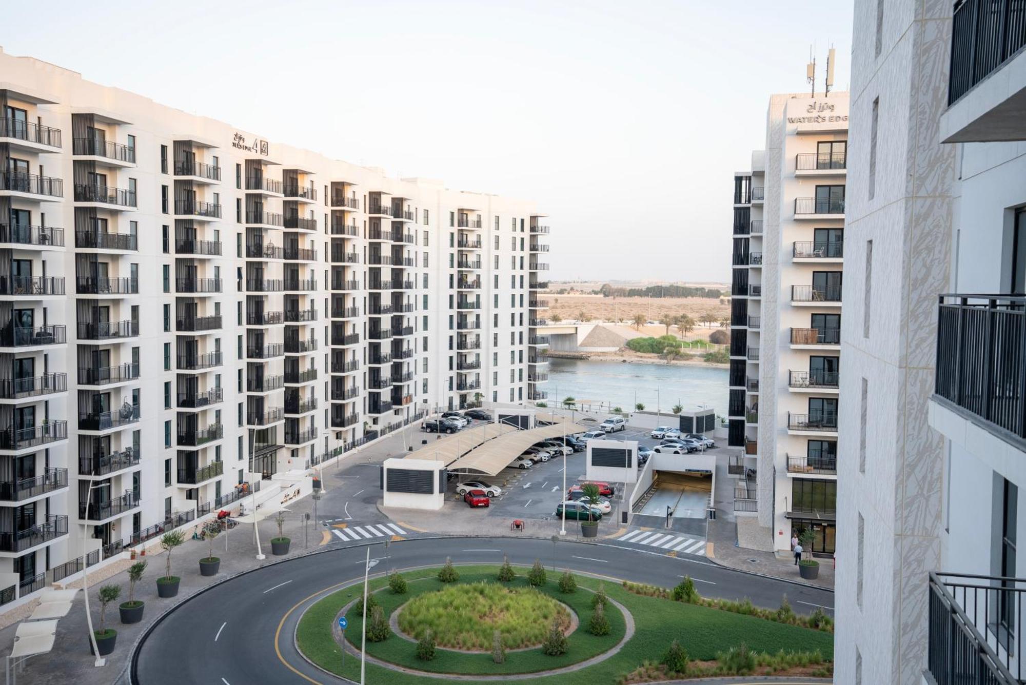 Apartment Ferrari World & Seaworld - Luxe 2bhk Canal View Abu Dhabi